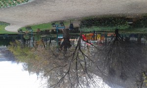 Veľký park v centre s troma detskými ihriskami